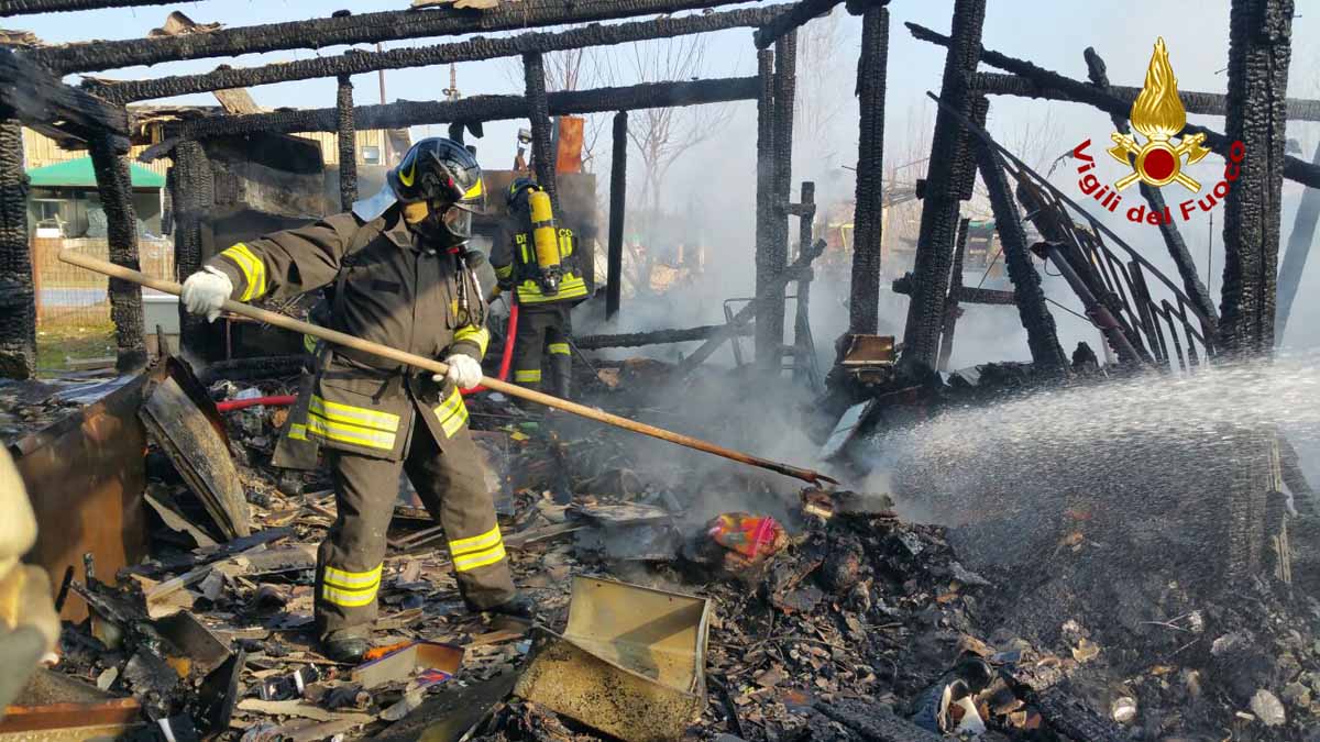 NOALE: GARAGE ADIBITO A DEPOSITO IN LEGNO VA A FUOCO